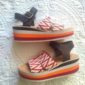 Muk LUKS Platform Sandal. Size 8